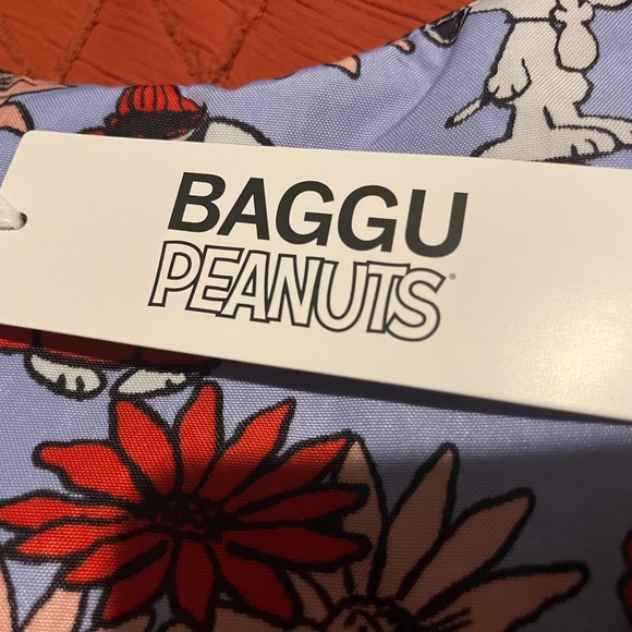 Floral Snoopy Medium Nylon Crescent Bag - Picture 5 of 6